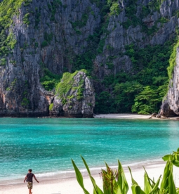 Is booking in advance necessary for a trip to Maya Bay?