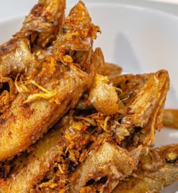 Pla Thray Tod Khamin (Turmeric Silver-Banded Whiting)