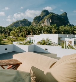 Start imagining waking up every morning to admire the limestone mountains.